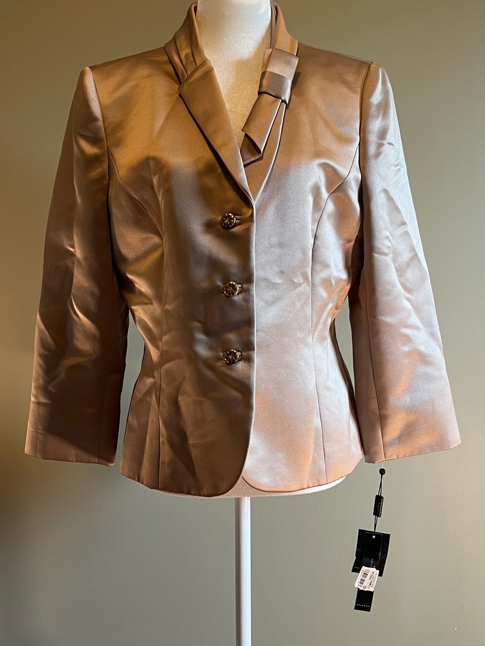 Tahari Arthur S Levine |‎ Champagne Peplum Jacket in Light Champagne